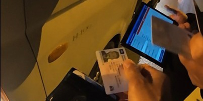 Trafik polisinden motosikletli öğretmene anlamlı uyarı