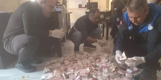 Dilencinin üzerinden çıkan parayı zabıtalar üç saatte saydı