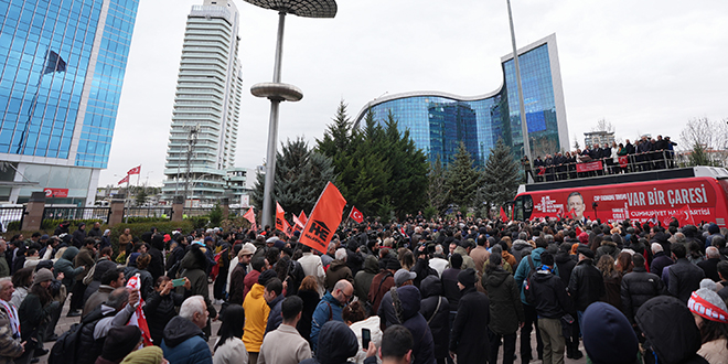 CHP milletvekilleri, Meclis'ten parti genel merkezine yürüdü