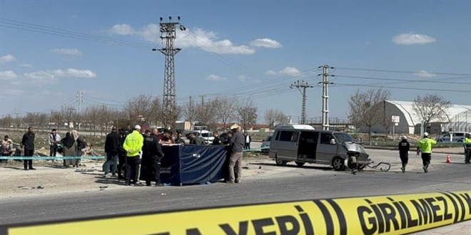 Sivas'ta yolcu otob�s� kaza yapt�: 6 yaral�