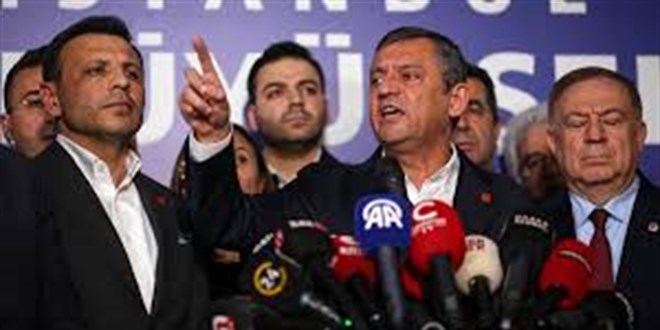 DEM Parti Heyeti, İBB binasında Özel ile bir araya geldi