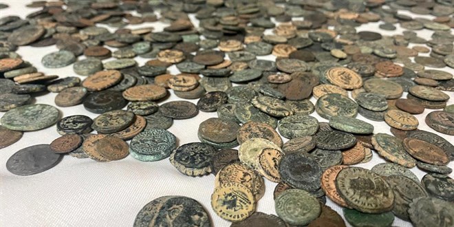 Uşak'ta 232 Tarihi Sikke Ele Geçirildi