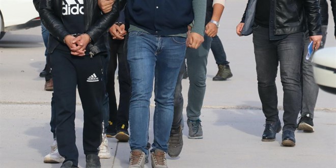 Öğrencileri Bıçaklayan ve Gasp Eden Şüpheliler Yakalandı