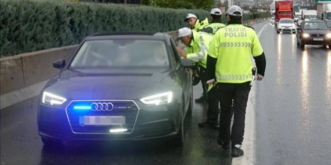 Usulsüz çakar lamba kullanan sürücüye 276 bin lira ceza