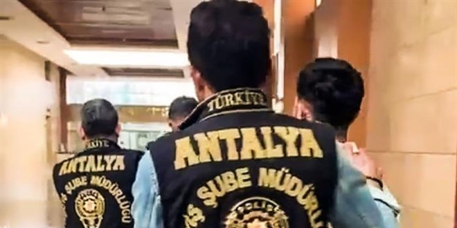 'Başkomiser' ve 'savcı' yalanıyla yarım milyon lira dolandırdılar