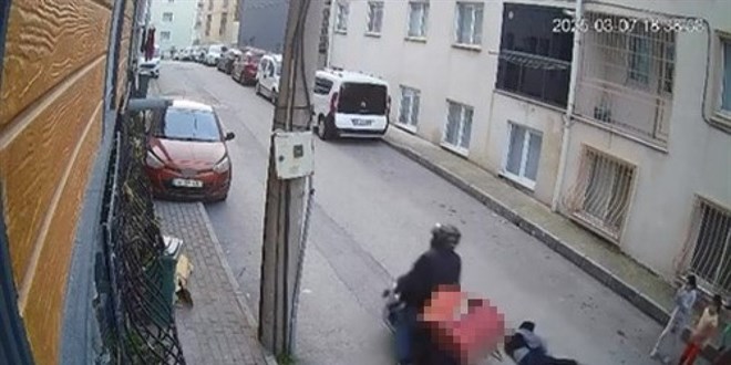 Yola Fırlayan Çocuğa Motokurye Çarptı