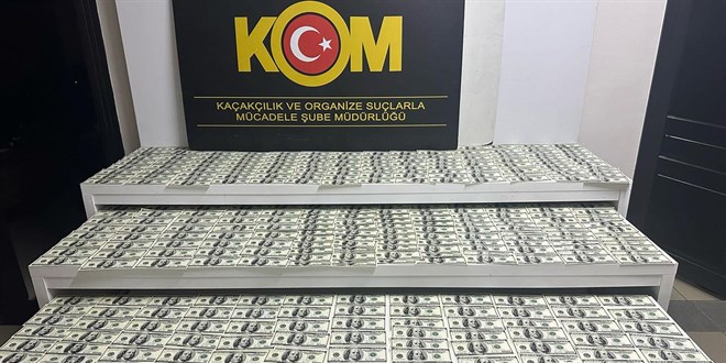 Matbaa kurup dolar bastılar: 7,6 milyon dolar sahte banknot çıktı