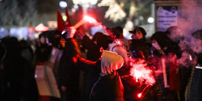 İzmir'de Toplantı ve Gösteri Yasağı Uzatıldı
