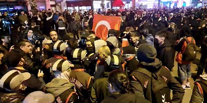 İzmir'de İmamoğlu'na protestosunda 10 tutuklama