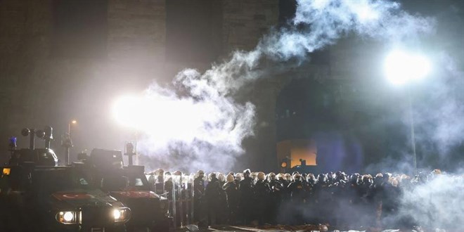 stanbul'da zinsiz Gsterilere Katlan 198 Kii Tutukland