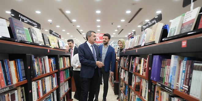 Bakan Tekin'den CHP'nin Boykot Çağrısına Tepki