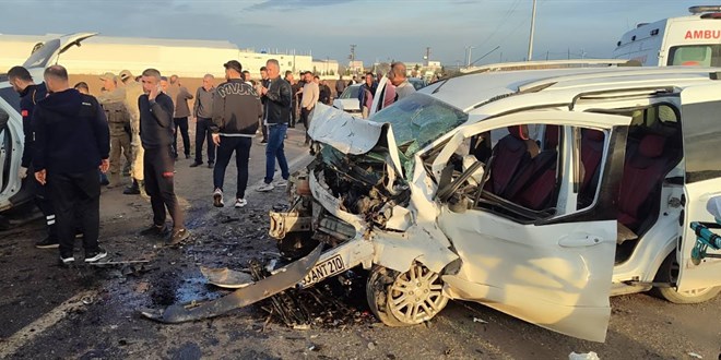Diyarbakır'da zincirleme kaza: 3 kişi öldü, 6 kişi yaralandı