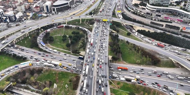 İstanbul'da bayram tatili öncesi trafik yoğunluğu