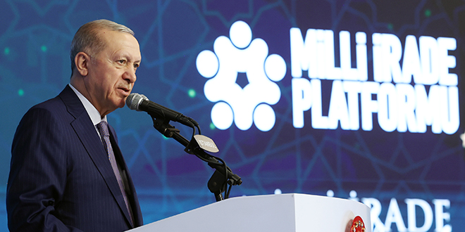 Erdoğan'dan Özel'e sert eleştiri: Batı'ya yalvaracak kadar kontrolü kaybetti
