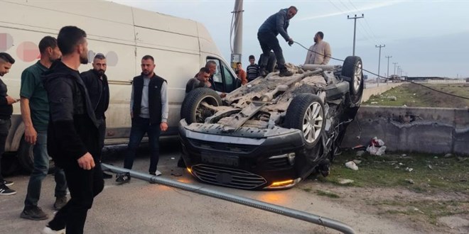 Makam arac�yla kaza yapan belediye ba�kan� a��r yaraland�