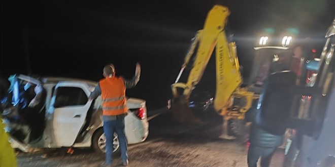 Otomobiller çarpıştı! Baba ve kızı öldü, çok sayıda yaralı var
