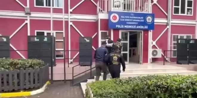 CHP'nin Maltepe mitinginde protokol kapısında silahlı 2 kişi gözaltına alındı
