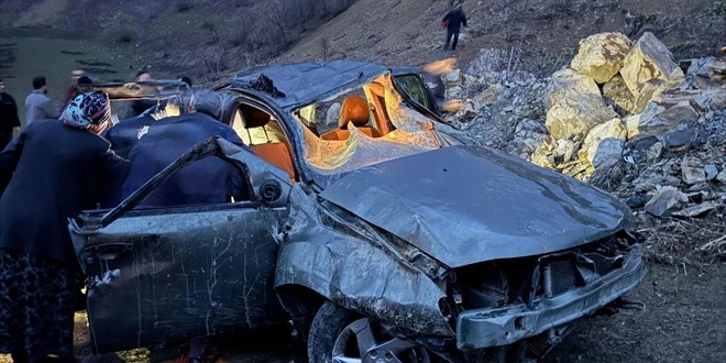 Uçuruma yuvarlanan cipteki karı- kocayı ölüm ayırdı