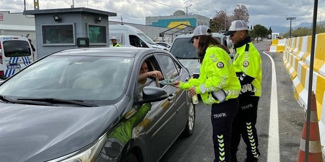 Sürücüler ceza değil tatlı yedi