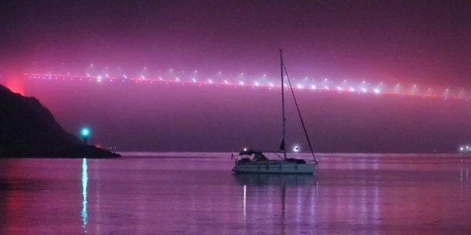 İstanbul'u gece yarısı sis kapladı
