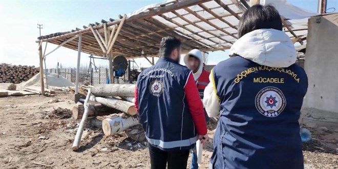 Kaçak yollarla yurda giren 23 düzensiz göçmen yakalandı