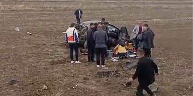 Hakkari'de otomobil şarampole devrildi: 1 ölü