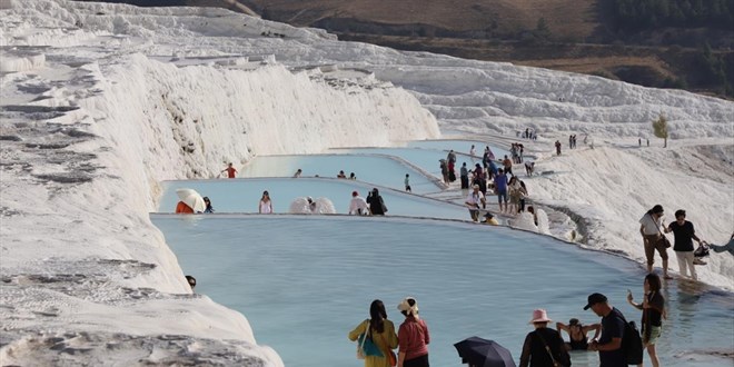 Pamukkale'ye bayram tatilinde yo�un ilgi