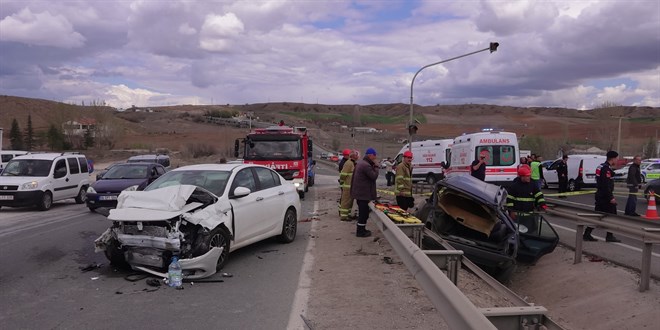 Kırıkkale'de iki otomobilin çarpıştığı kazada 1 kişi öldü