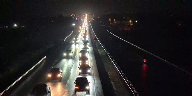 İstanbul'a dönüş: Tekirdağ'da trafik yoğunluğu