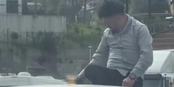 Hatay'da üstü açık aracın üzerinde alkol tüketti
