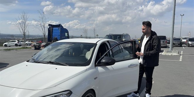 Çarpıp hasar verdiği aracı kendi tamir etti