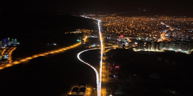 43 ilin geçiş güzergahında trafik durma noktasına geldi