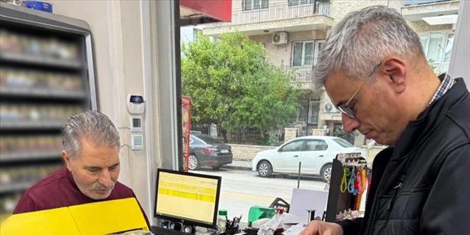 Sağlık Bakanı Memişoğlu, 'boykot' çağrılarına karşı alışveriş yaptı