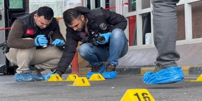 Gaziantep Havalimanı'nda Arbede; 1'i Polis, 2 Yaralı
