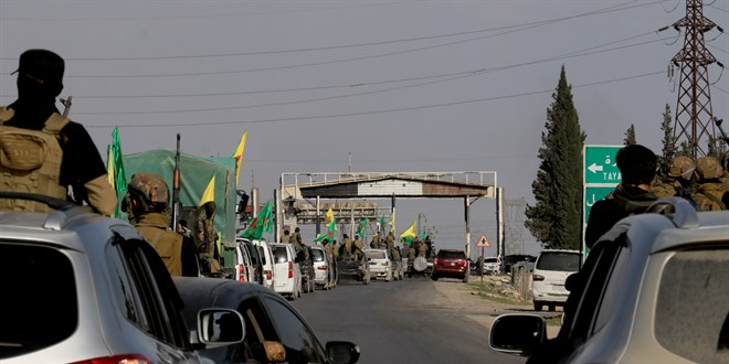 PKK/YPG'li teröristler Halep'ten çekilmeye başladı