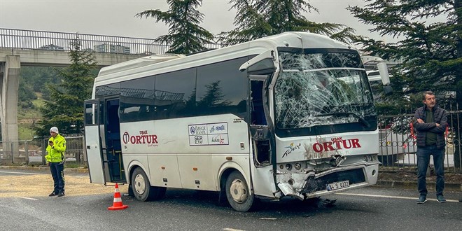 Uşak'ta işçi servisi otobüse çarptı! Çok sayıda yaralı var