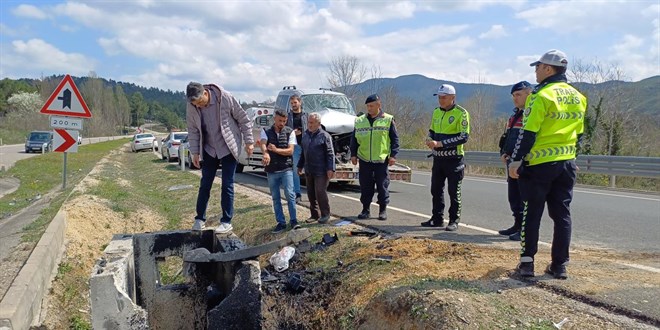 Karabük'te hafif ticari araç menfeze çarptı: 1 ölü, 2 yaralı