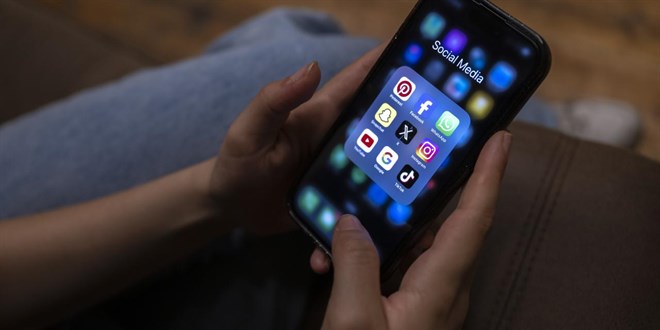 Günlük ortalama 4 saat mobil internette geçiyor