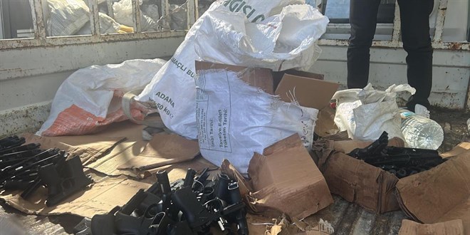 Silah kaçakçılığı operasyonu: 100 ruhsatsız tabanca ele geçirildi