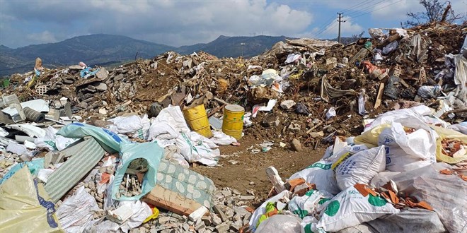 Açık alana çöp döken Bayraklı Belediyesi'ne 3,7 milyon ceza