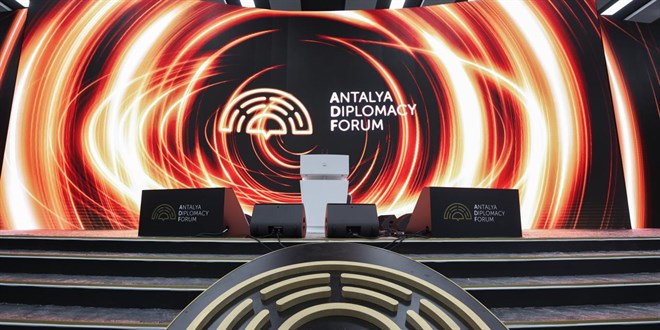 Diplomasinin kalbi Antalya'da atıyor