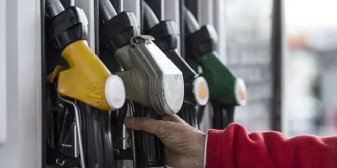 Benzinin litre fiyatına bir indirim daha geldi