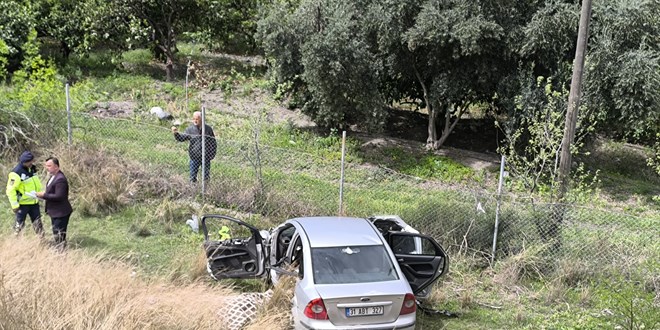 Hatay'da iki otomobilin �arp��t��� kazada 2 ki�i �ld�