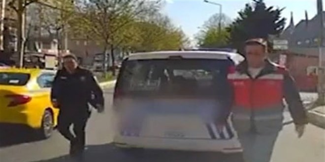 Polis, sürücünün önünü kesti, tehdit etti! Görevden uzaklaştırıldı