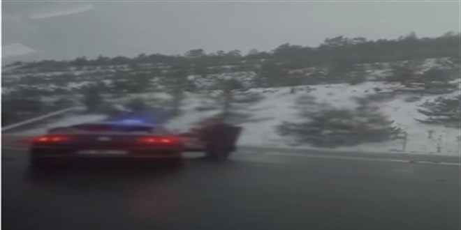 Otomobil Tankere Çarptı: 1'i Polis, 2 Kişi Hayatını Kaybetti