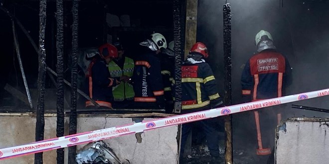 Evde ��kan yang�nda 2 �ocuk hayat�n� kaybetti! Ac�l� baba kendinden ge�ti