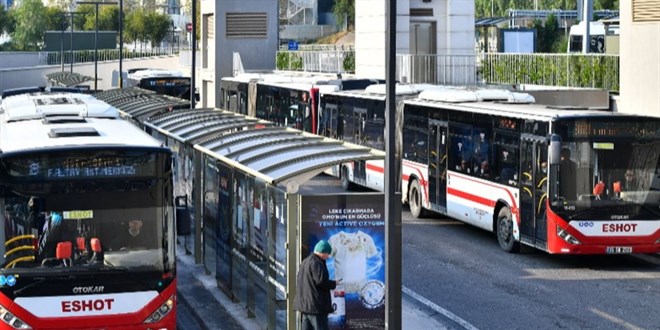 İzmir'de Toplu Taşıma Ücretlerine Yüzde 25 Zam Geldi
