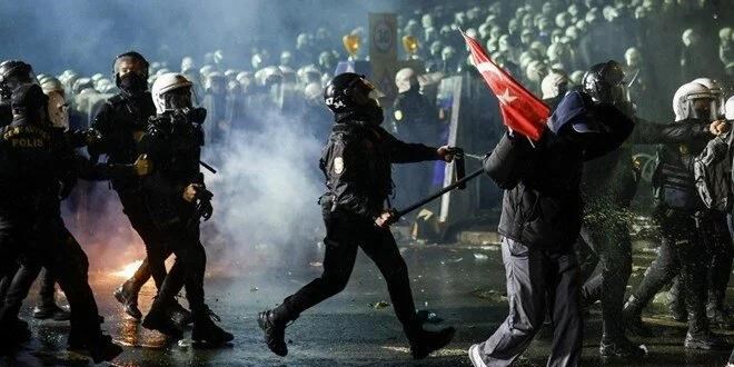 �stanbul'da izinsiz g�sterilere kat�lan 59 san�k tahliye edildi