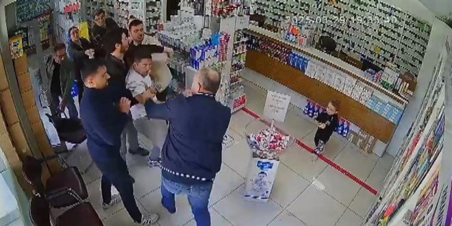 Eczanede ortal��� birbirine katan s�ra kavgas�