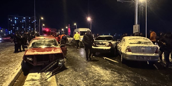 Kayseri'de zincirleme kaza! 11 araç birbirine girdi
